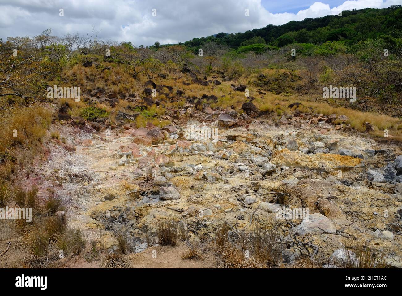 Parc national du Costa Rica Rincon de la Vieja - pots de boue bouillante volcanique - évents à soufre - sources de soufre Banque D'Images