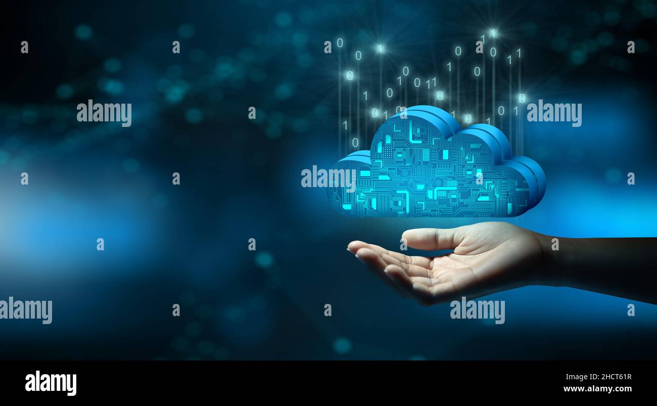 Un homme d'affaires tient le réseau de stockage Internet de la technologie de Cloud Computing.Service Cloud, technologie Cloud et concept de stockage Cloud. Banque D'Images
