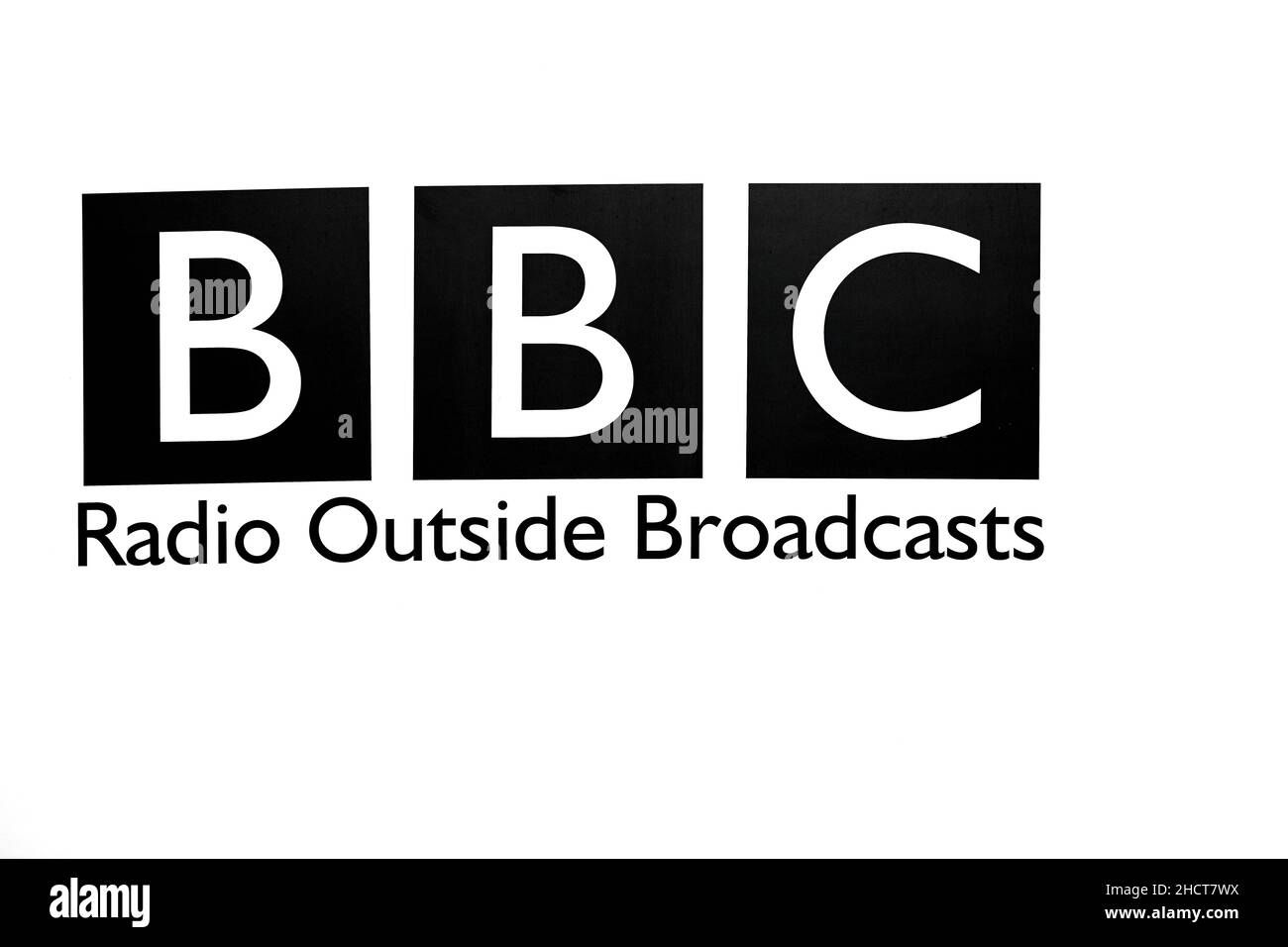 Radio de la BBC à l'extérieur de l'emblème diffusé sur un van outisde King's College, Cambridge, Angleterre. Banque D'Images