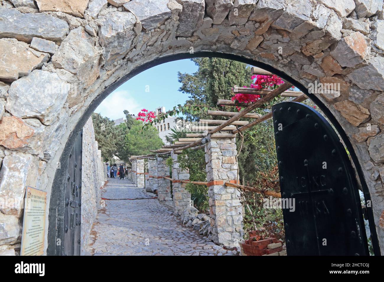 Entrée au Monastère du prophète Elias, Pyrgos, Santorin Banque D'Images