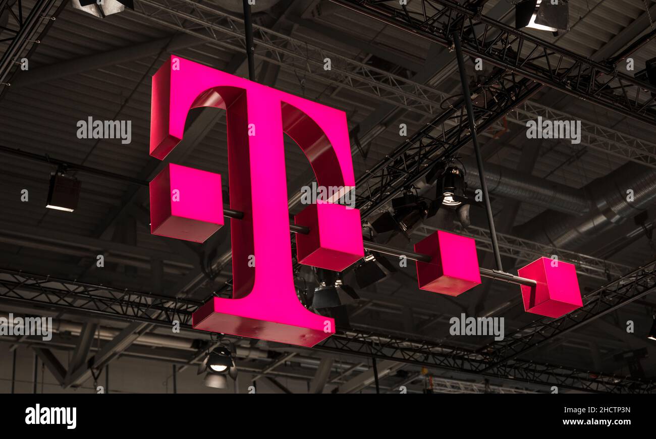 Logo de Deutsche Telekom.Il y a environ 750 magasins dits "T-Punkt" qui vendent des produits et des services de Deutsche Telekom. Banque D'Images