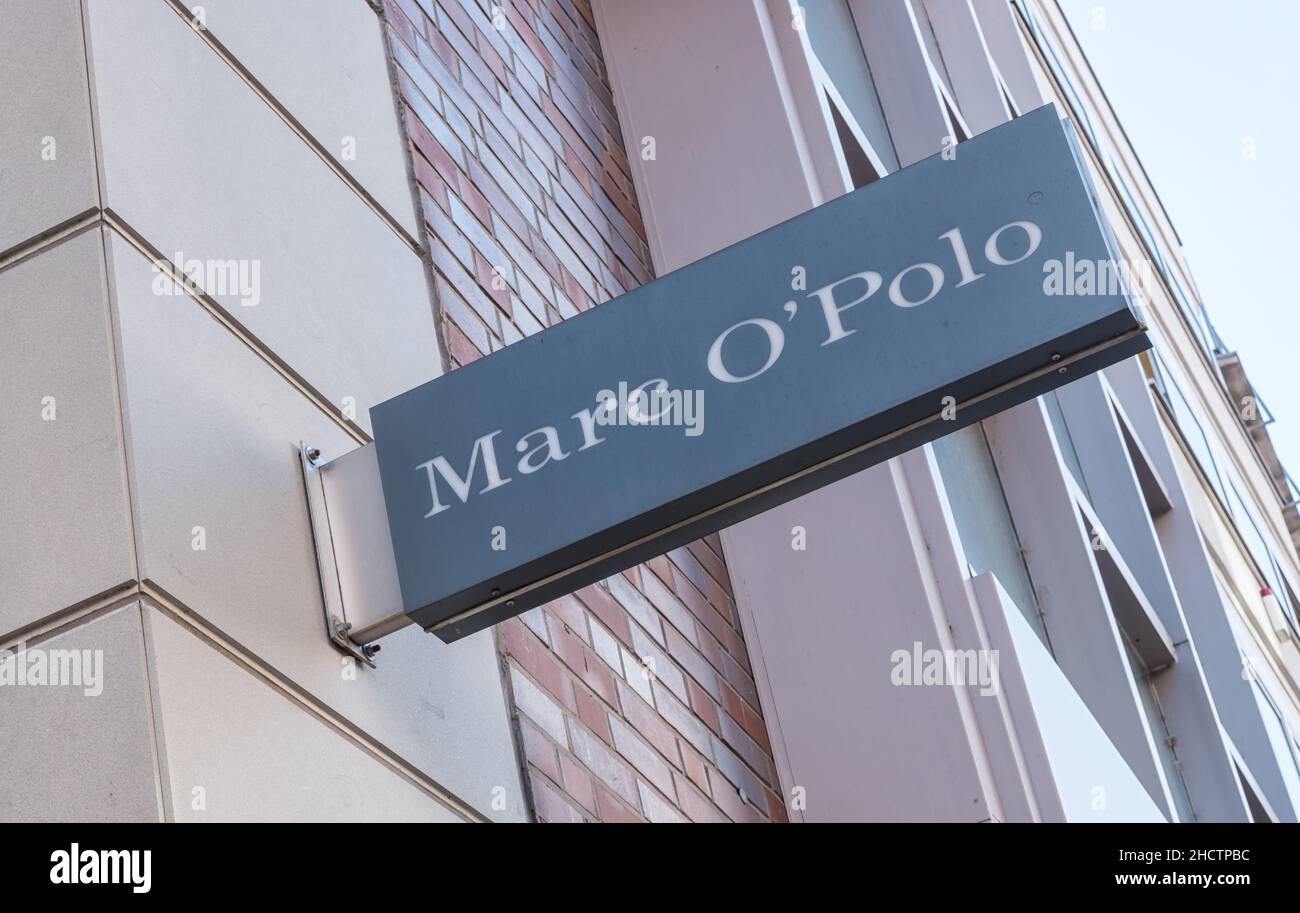 Marc O'Polo.Originaire de Suède, depuis 1990s, Marc O'Polo propose des vêtements décontractés de luxe fabriqués à partir de matériaux naturels Banque D'Images