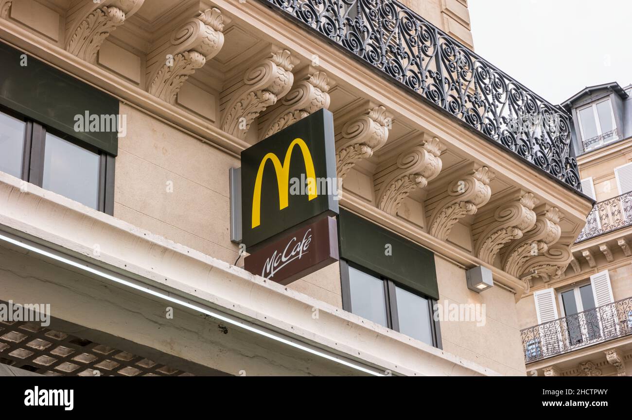 Logo McDonalds.Il s'agit de la plus grande chaîne de restaurants de restauration rapide de hamburgers au monde. Banque D'Images