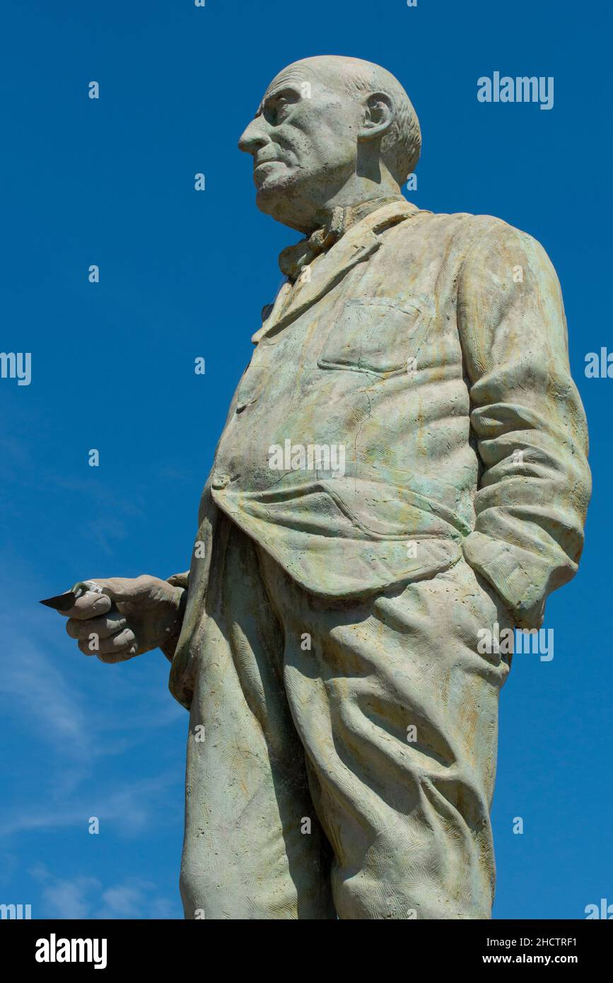Argentine, Buenos Aires, la Boca, Caminto Street aka Tango Street.Statue de Benito Quinquela Martin, peintre argentin né à la Boca. Banque D'Images