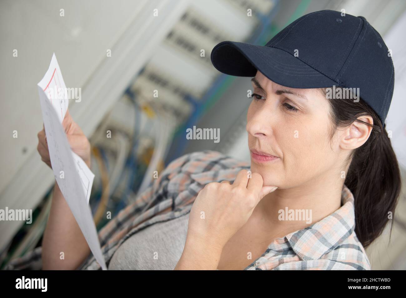 femme essayant de donner des instructions Banque D'Images