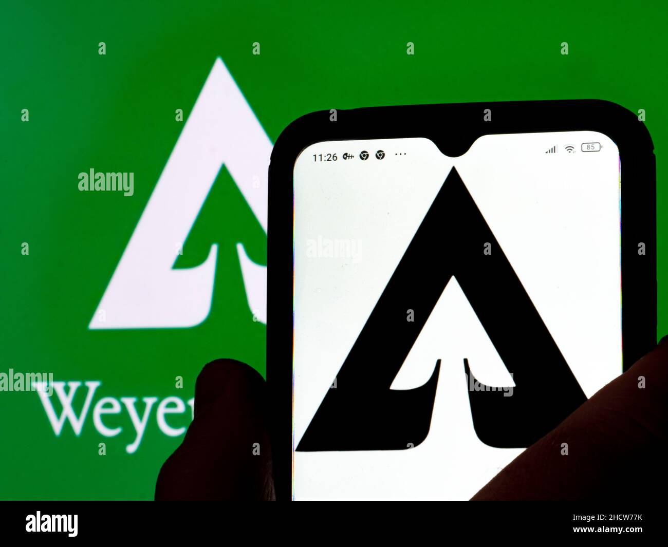 Ukraine.1st janvier 2022.Sur cette photo, le logo de Weyerhaeuser Company est affiché sur un smartphone et en arrière-plan.(Credit image: © Igor Golovniov/SOPA Images via ZUMA Press Wire) Banque D'Images