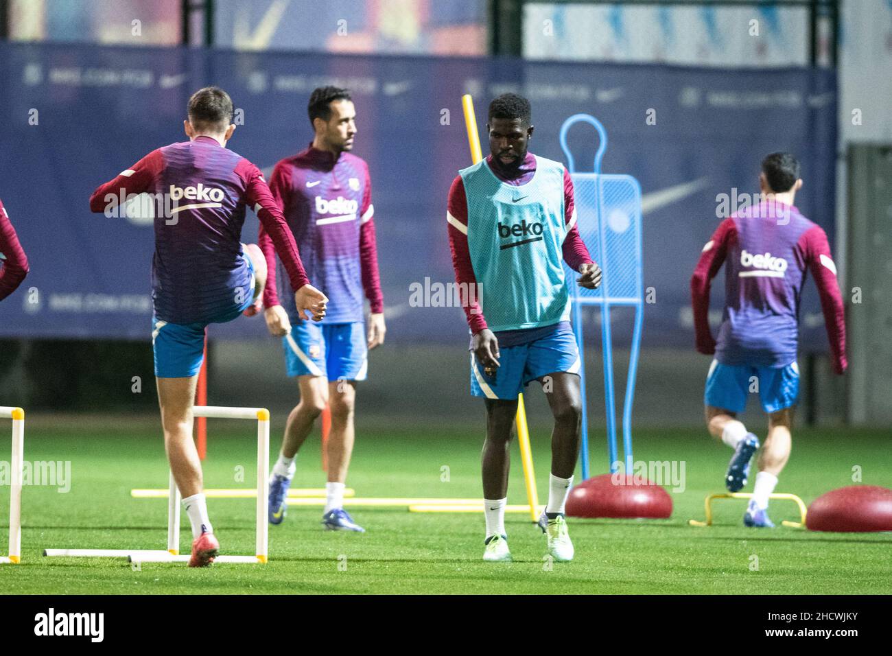 1st janvier 2022: Ciutat Esportiva Joan Gamper, Barcelone, Espagne; FC Barcelone Conférence de presse et sessions de formation: Samuel Umtiti pendant la session de formation du FC Barcelone avant le match de la Liga 19 à Ciutat Esportiva Joan Gamper. Banque D'Images