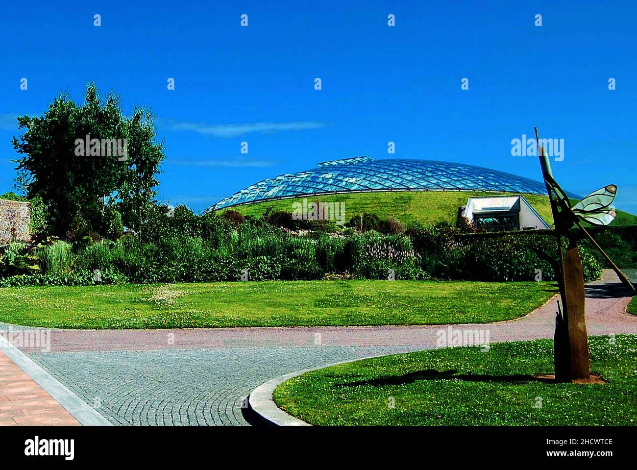 Le Norman Foster a conçu la Great Glasshouse au National Botanic Garden of Wales (NBGW) pendant l'été, au pays de Galles, au Royaume-Uni Banque D'Images