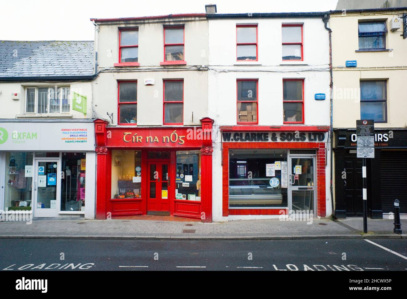 Boutique de cadeaux et bouchers dans le centre-ville de Sligo, Irlande Banque D'Images