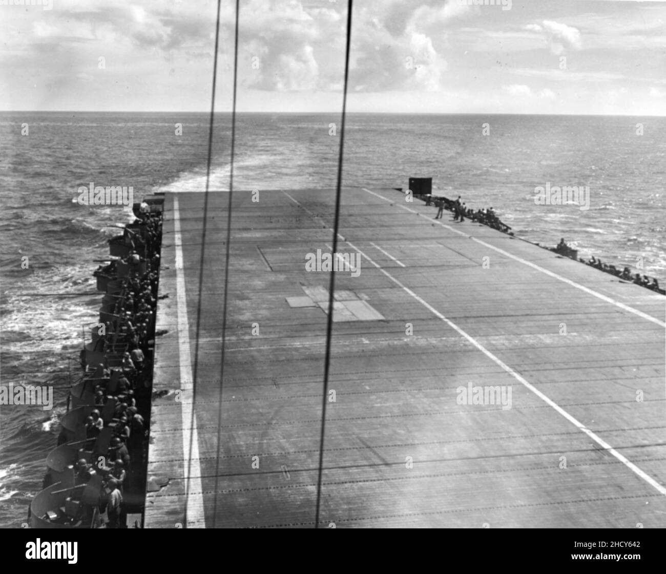Pont de vol reparié de l'USS Suwannee (CVE-27) après kamikaze frappé le 25 octobre 1944 Banque D'Images