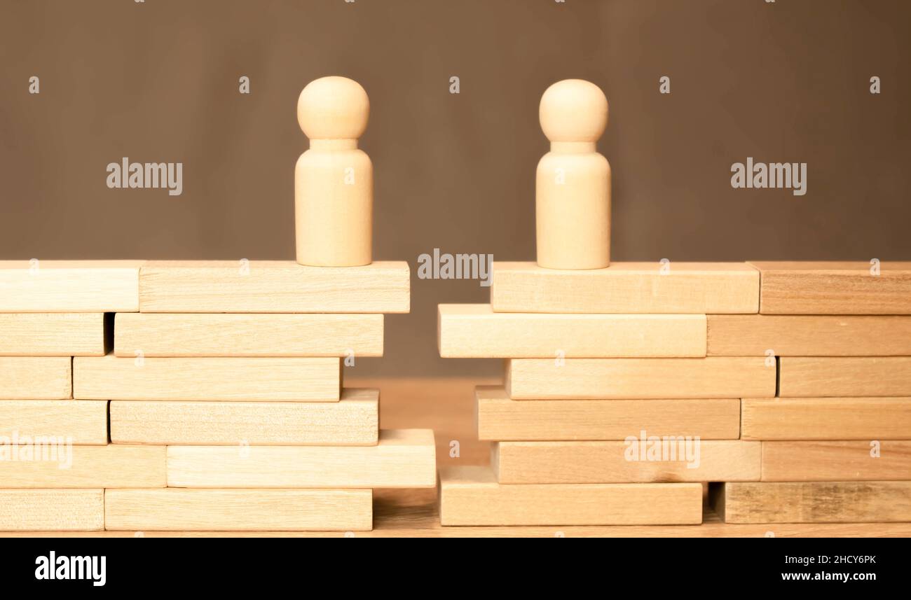 Personnes miniatures.Le concept de conflit entre les parents et les enfants. Banque D'Images