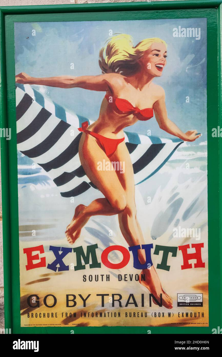 Angleterre, Dorset, Île de Purbeck, Château de Corfe, la gare ferroviaire historique, le service de publicité d'affiches de chemin de fer ancien à Exmouth dans le Sud Devon Banque D'Images