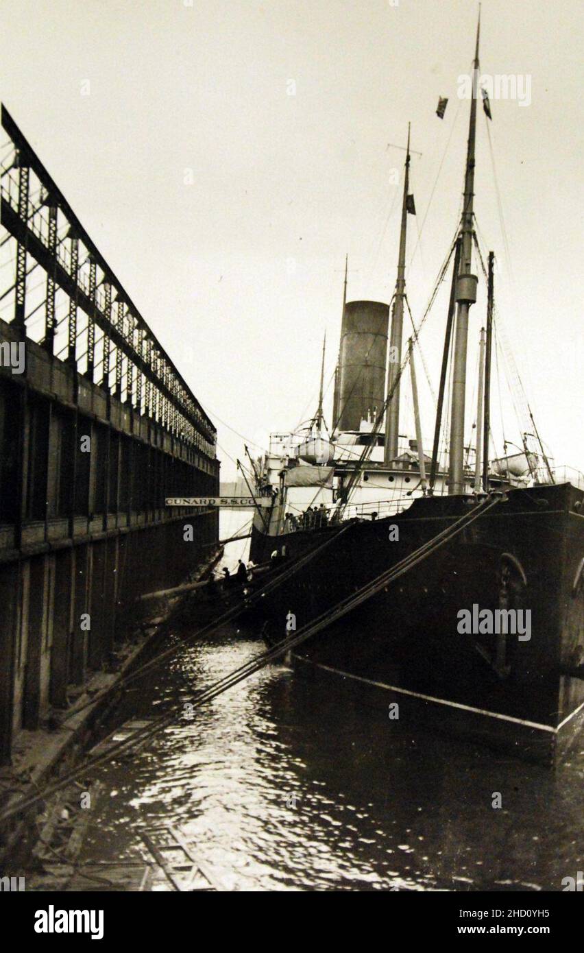RMS Carpathia à quai, New York, New York, avril 1912 (27864334146). Banque D'Images