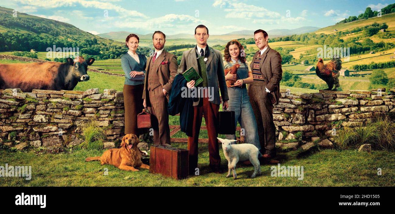 CALLUM WOODHOUSE, SAMUEL WEST, RACHEL SHENTON, ANNA MADELEY ET NICHOLAS RALPH DANS TOUTES LES CRÉATURES GRANDES ET PETITES (2020), DIRIGÉ PAR BRIAN PERCIVAL ET ANDY HAY.Crédit : divertissement / Album Banque D'Images