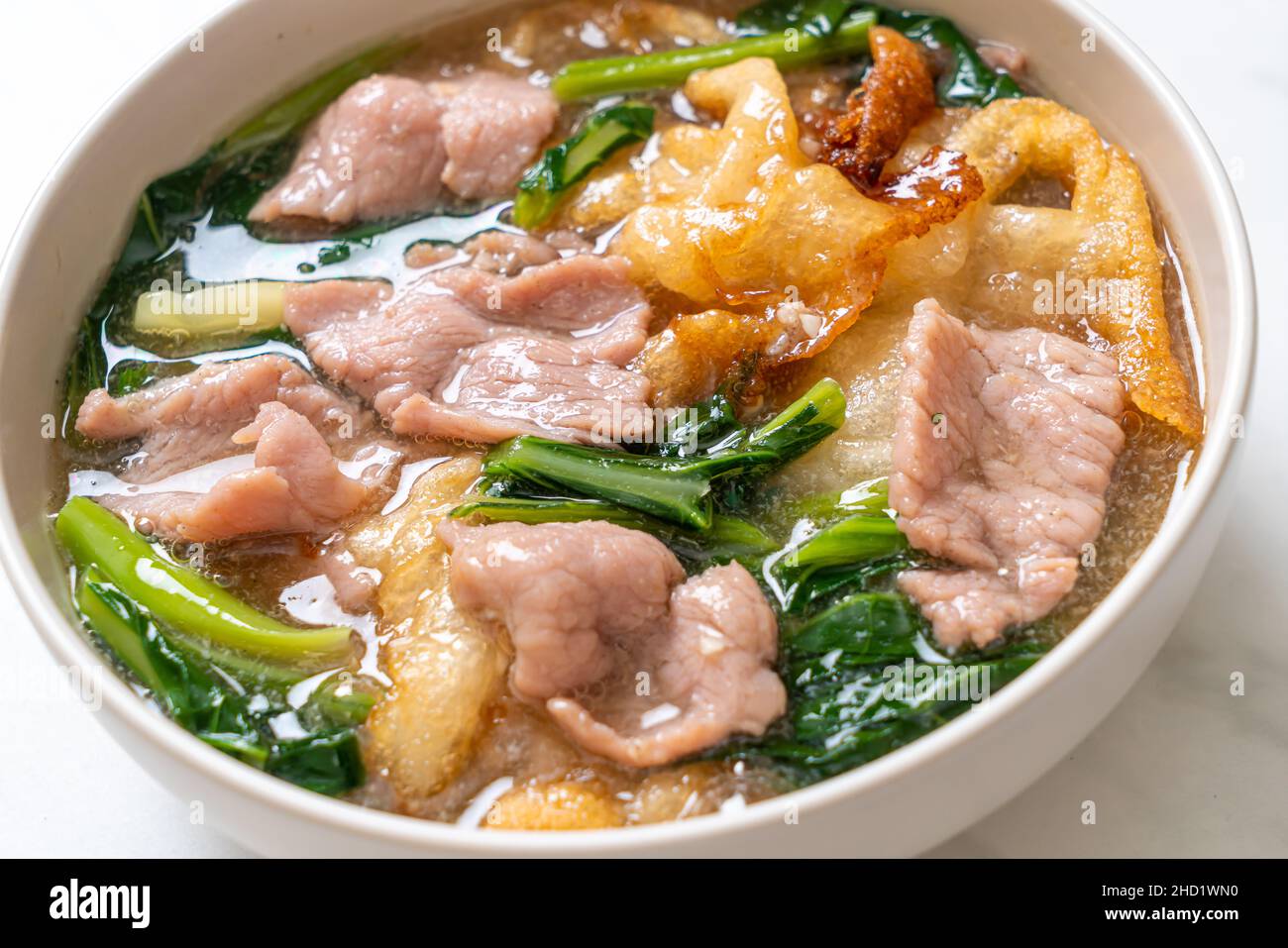 Nouilles au porc sauce sauce - cuisine asiatique Banque D'Images