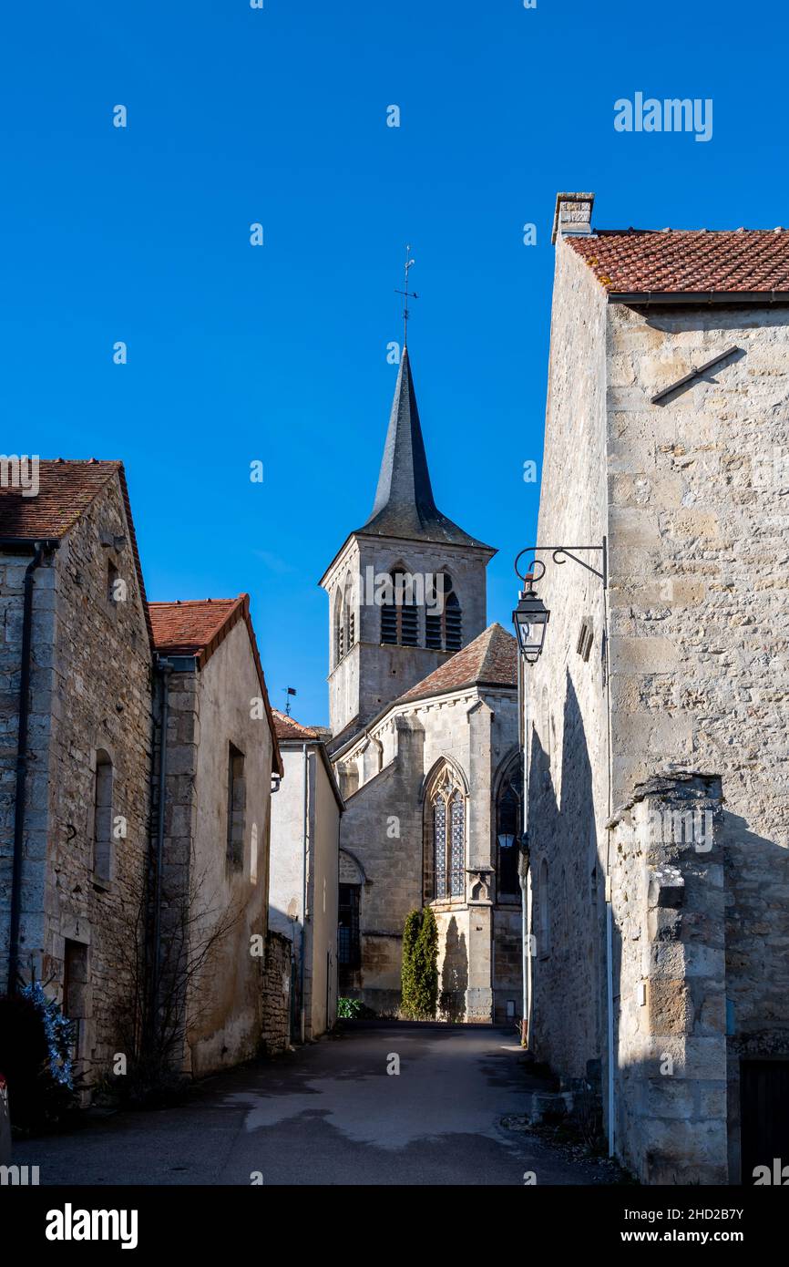 Église Saint-Genest à Flavigny-sur-Ozerain, commune française située dans le département de la Côte-d'Or en Bourgogne-Franche-Comté Banque D'Images