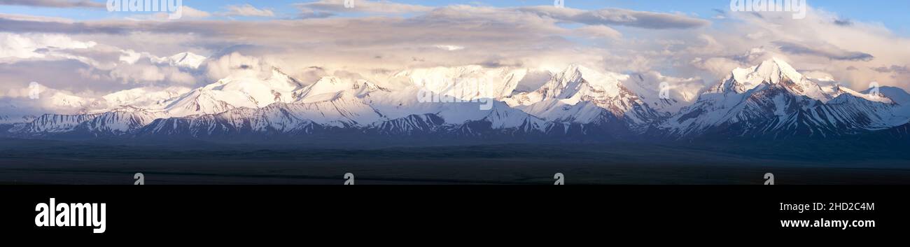 Vue panoramique sur la montagne de Pamir - vallée de Zaalay - Kirghizistan - asie centrale Banque D'Images