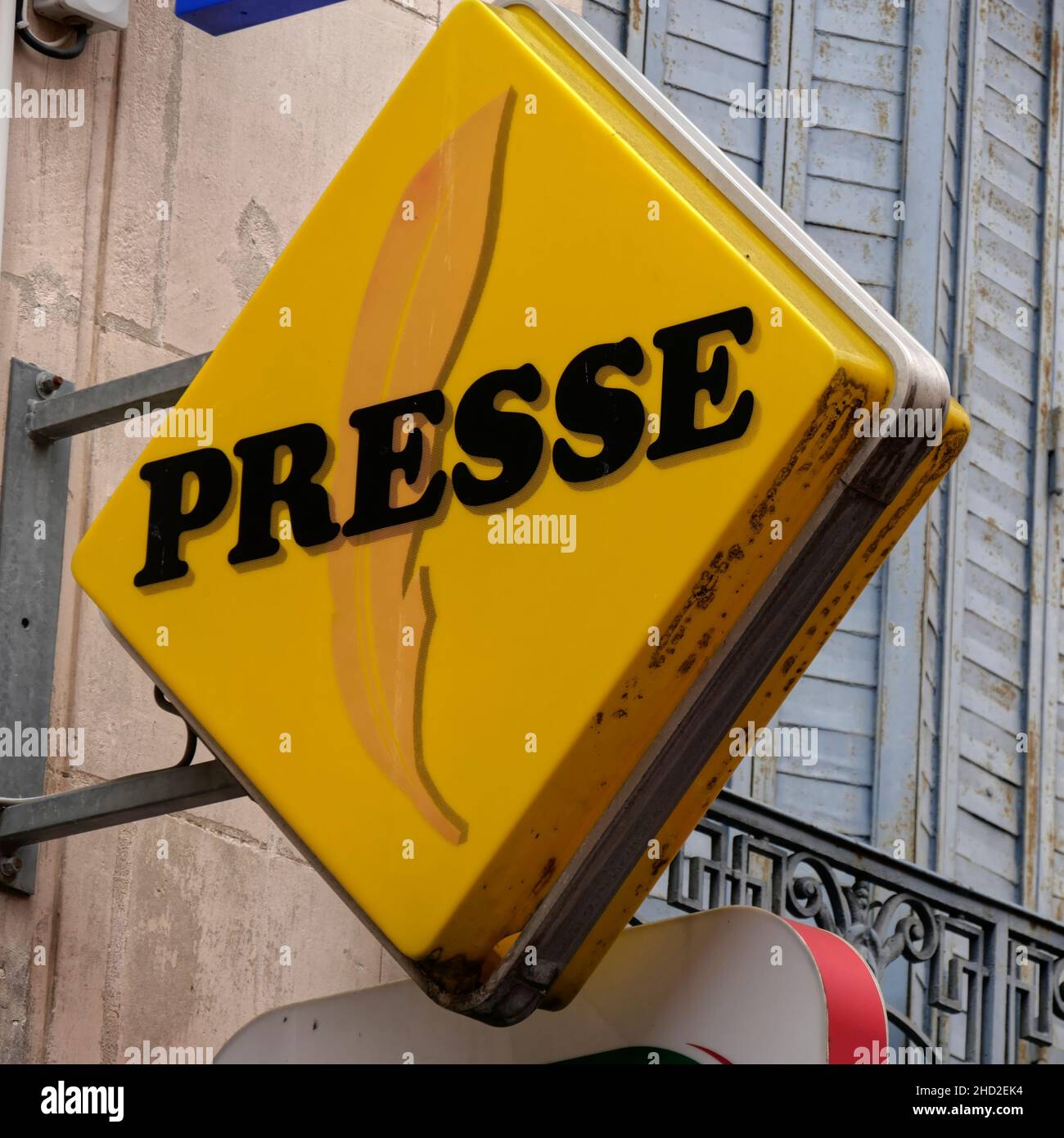 Enseigne de marchand de journaux Banque de photographies et d’images à