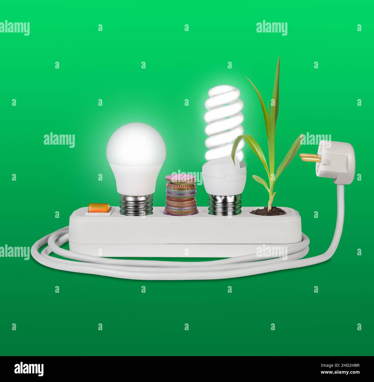 Rallonge électrique avec LED et ampoules fluorescentes, pièces de monnaie et sprint vert sur fond vert dégradé.Concept d'énergie verte et d'écologie. Banque D'Images Rallonge électrique avec LED et ampoules fluorescentes, pièces de monnaie et sprint vert sur fond vert dégradé.Concept d'énergie verte et d'écologie. Banque D'Images