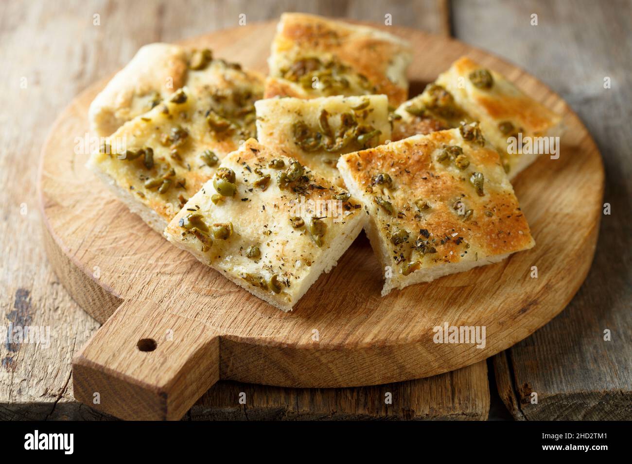 Pain traditionnel de focaccia aux olives Banque D'Images