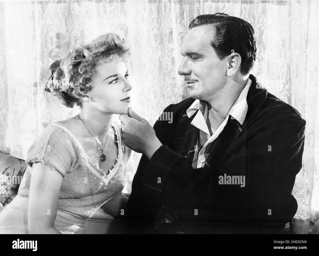 Sally Forrest, Kenneth Patterson, sur le tournage du film, 'Hard, Fast and Beautiful', RKO radio Pictures, 1951 Banque D'Images