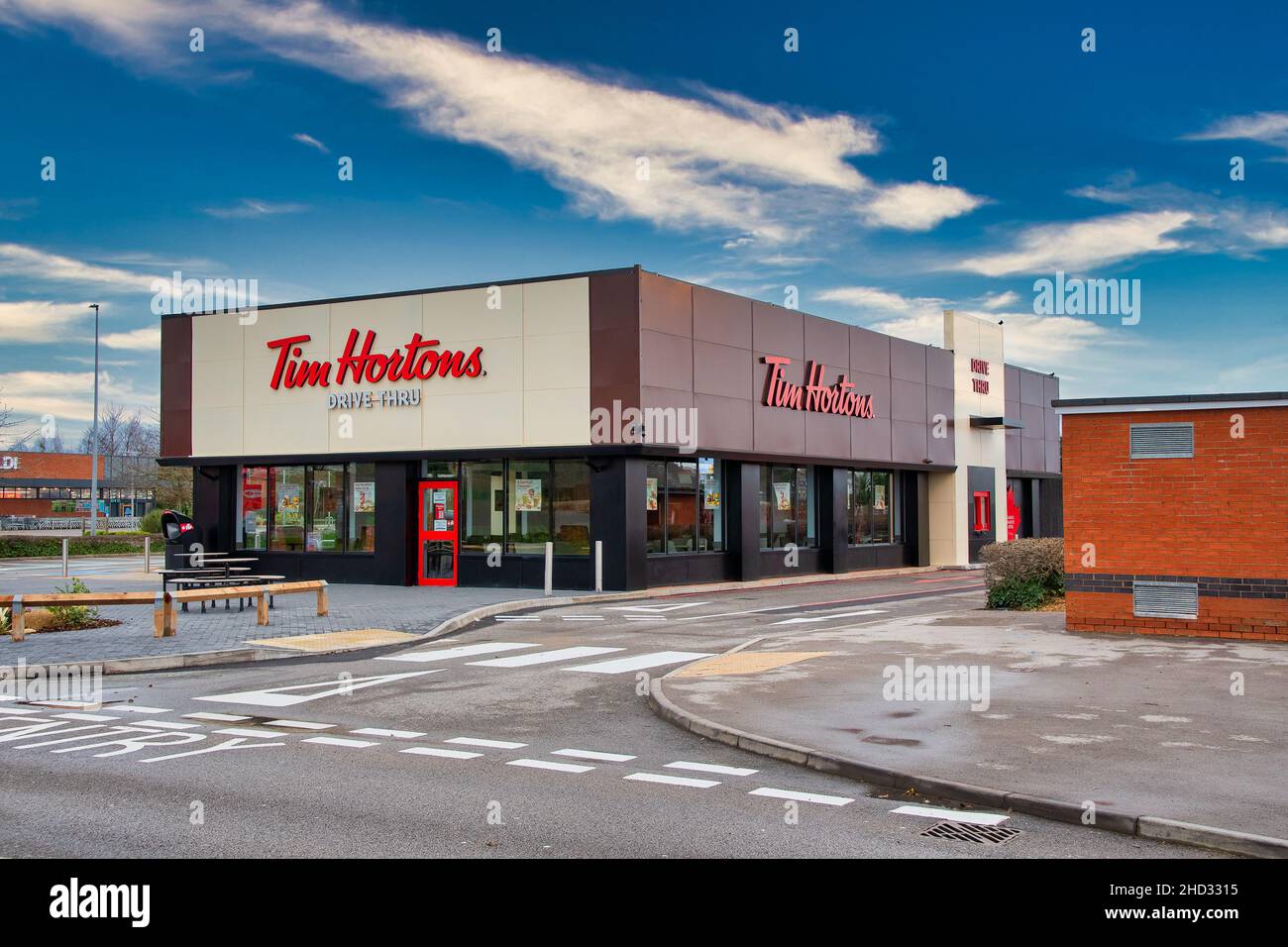 CHESTER, ANGLETERRE, Royaume-Uni - 25 DÉCEMBRE 2021 : vue sur un restaurant de restauration rapide Tim Hortons Banque D'Images