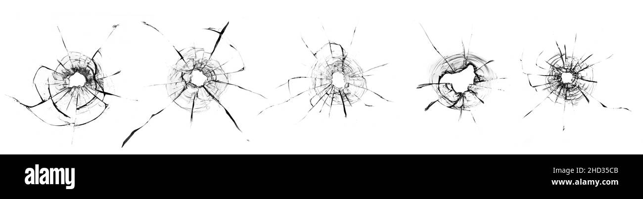 Collage de fissures dans le verre, un trou de balles dans le verre sur un fond blanc. Texture de verre de fenêtre. Banque D'Images