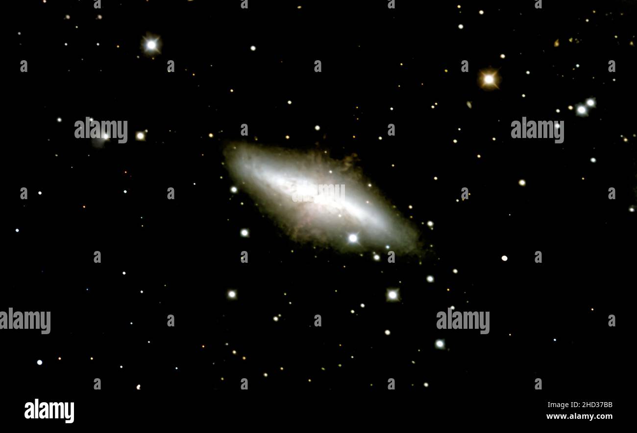 Messier 82 (également connu sous le nom de galaxie des Cigar ) est une galaxie étoilée à environ 12 millions d'années-lumière dans la constellation de l'Ursa Major. Banque D'Images