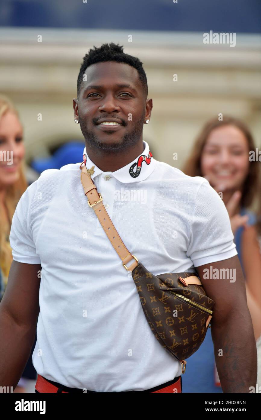 **PHOTO DE FICHIER** Antonio Brown n'est plus un NFL Tampa Bay Buccaneer après avoir quitté Game.HALLANDALE, FL - MARS 31: Antonio Tavaris Brown Sr montres audible de la course dans le stretch pour gagner le Derby de la Floride Grade 1 avec Jockey John Velazquez.Il marque la cinquième victoire du Derby de Floride pour l'entraîneur Todd Pletcher, qui a remporté les Derbies de Floride et du Kentucky l'année dernière avec toujours Dreaming à Gulfstream Park.Antonio Tavaris Brown Sr. Est un grand receveur de football américain pour les Pittsburgh Steelers de la National football League. Le 31 mars 2018 à Hallandale, Florida Credit - Hoo-Me.com/MediaPunch Banque D'Images