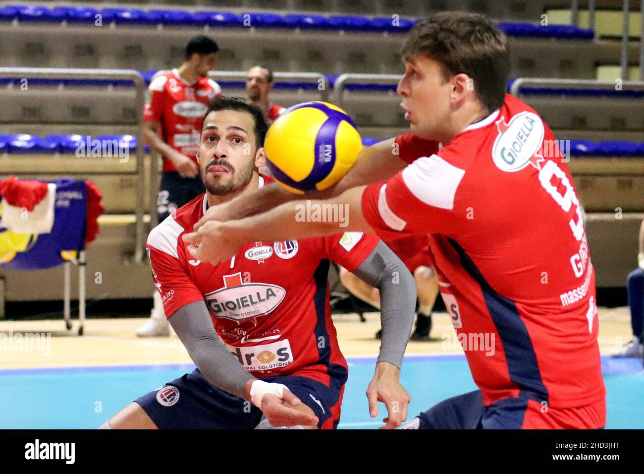 Taranto, Italie.02nd janvier 2022.Fabrizio Gironi Gioiella Prisma Taranto in ricezione. durante Gioiella Prisma Taranto vs Allianz Milano, Campionato di Volley Superlega Serie A in Taranto, Italia, 02 gennaio 2022 Credit: Independent photo Agency/Alay Live News Banque D'Images