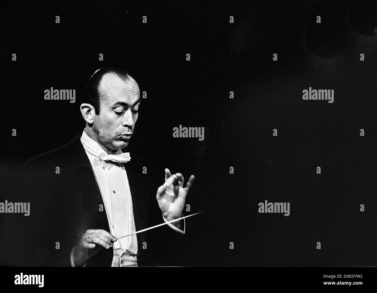Le chef d'orchestre polonais Jan Krentz photographié lors d'une répétition à la télévision suédoise de stockholm. Photo : Bo Arrhed Banque D'Images