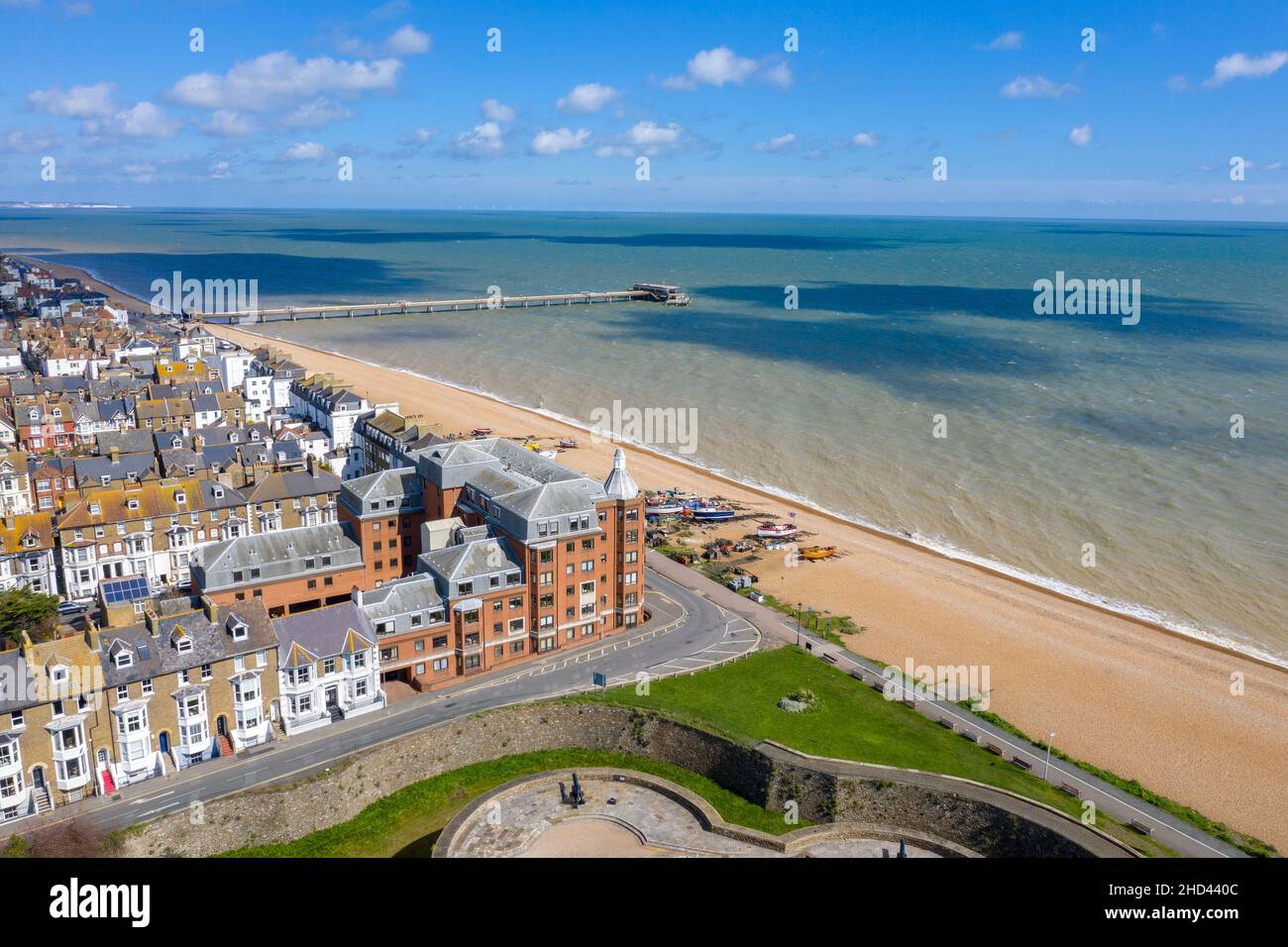 Vue aérienne sur le bord de mer de Deal Town, Kent, Royaume-Uni Banque D'Images