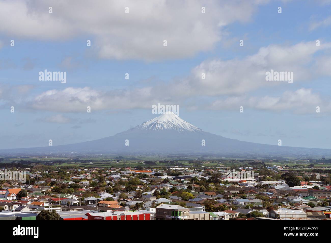 Belle vue sur le mont Taranaki depuis la ville de Nouvelle-Zélande Banque D'Images