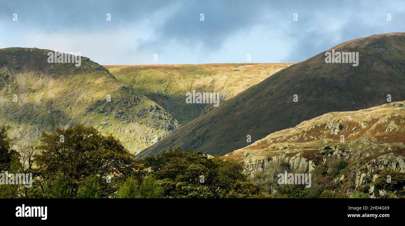 Les montagnes à la tête de la vallée de Kentmere, le parc national de Lake District, Cumbria, Angleterre Banque D'Images