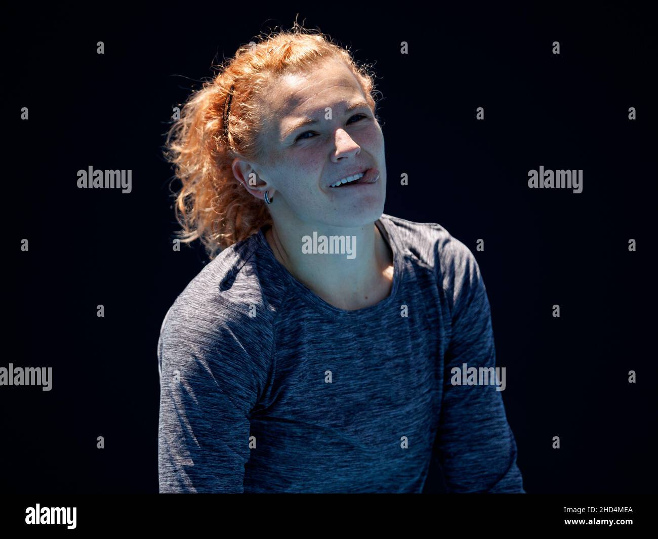 KATERINA SINIAKOVA (CZE) s'exerçant à l'atelier d'été 2022 de Melbourne le lundi 2022 janvier, Melbourne Park Banque D'Images