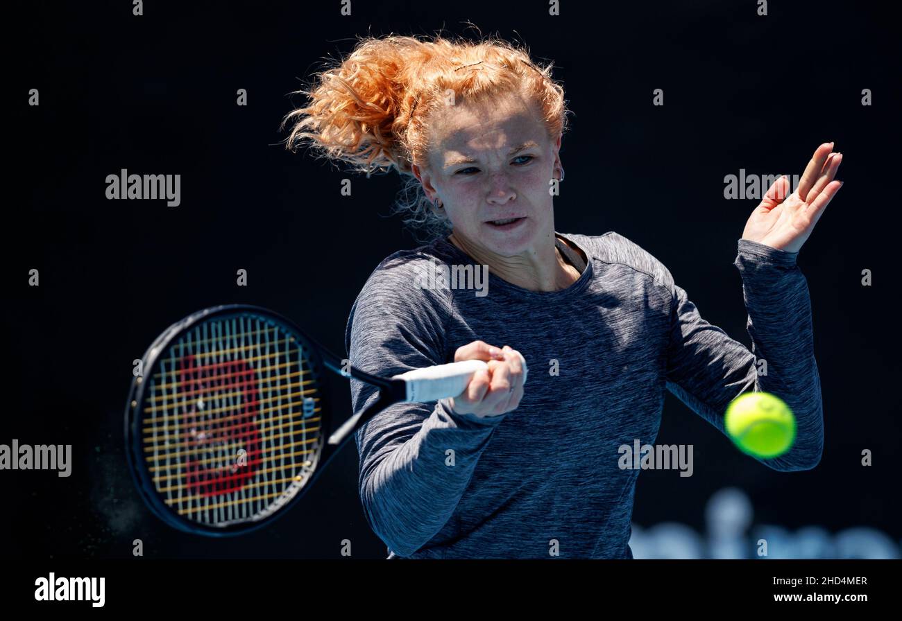 KATERINA SINIAKOVA (CZE) s'exerçant à l'atelier d'été 2022 de Melbourne le lundi 2022 janvier, Melbourne Park Banque D'Images