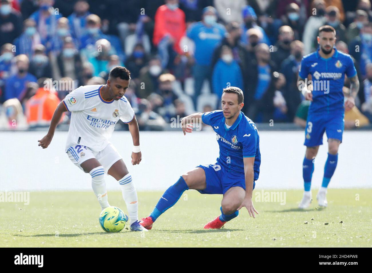 Rodrygo Silva de Goes du Real Madrid et Nemanja Maksimovic de Getafe lors du championnat espagnol la Liga football match entre Getafe CF et Real Madrid le 2 janvier 2022 au stade Alfonso Perez de Getafe, Madrid, Espagne - photo: Oscar Barroso/DPPI/LiveMedia Banque D'Images