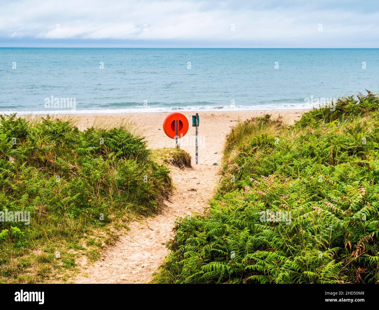 Traeth près de plage sur la côte galloise Penbryn dans Ceredigion. Banque D'Images