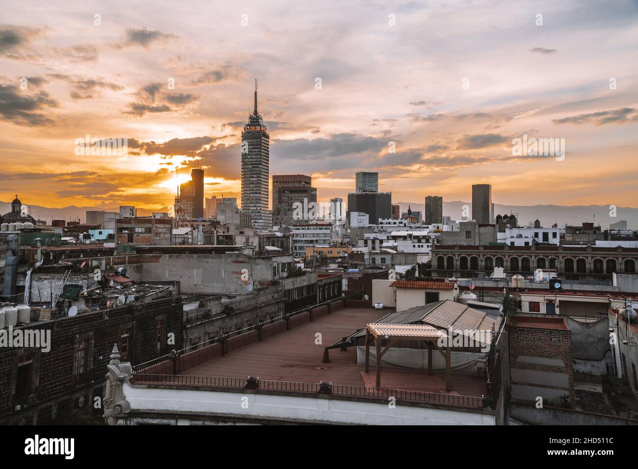 Vue magnifique sur les gratte-ciel des bâtiments du centre-ville de Mexico Banque D'Images