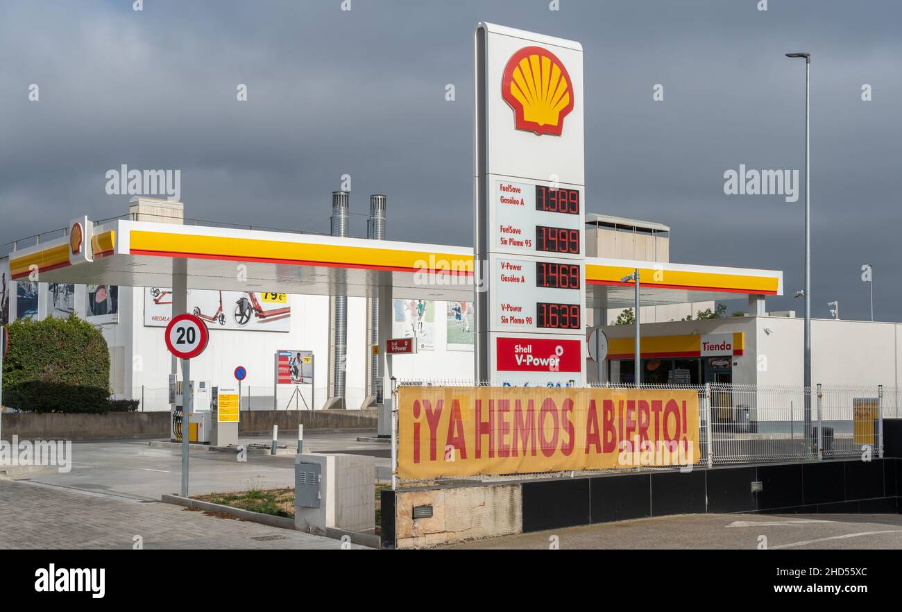 Palma de Mallorca, Espagne; janvier 02 2022: Station de service et de ...