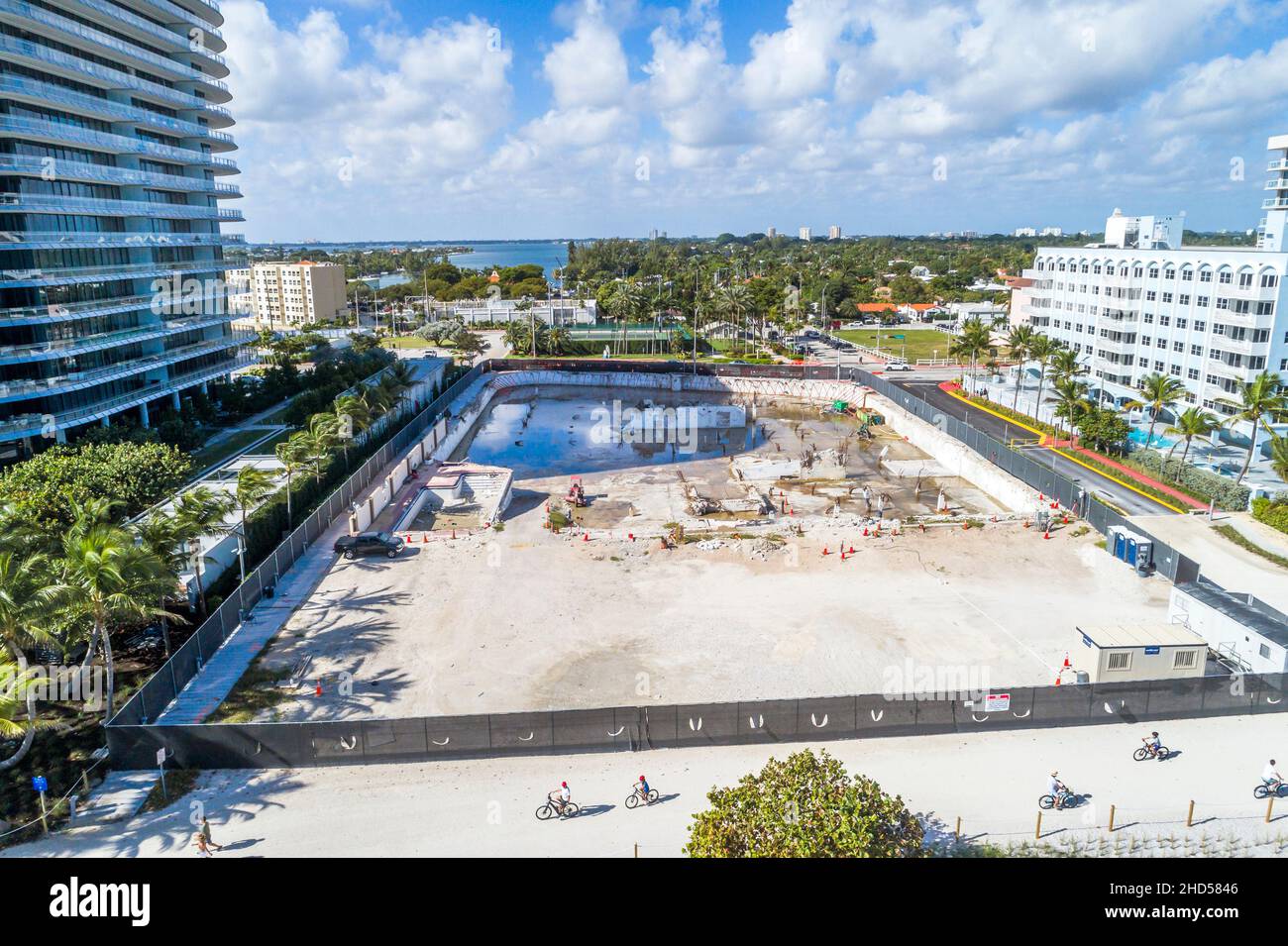 Surfside Florida Miami Beach Champlain Towers South condominium bâtiment restant fondation s'est effondrée après l'effondrement de la tragédie de nettoyage désastre Banque D'Images
