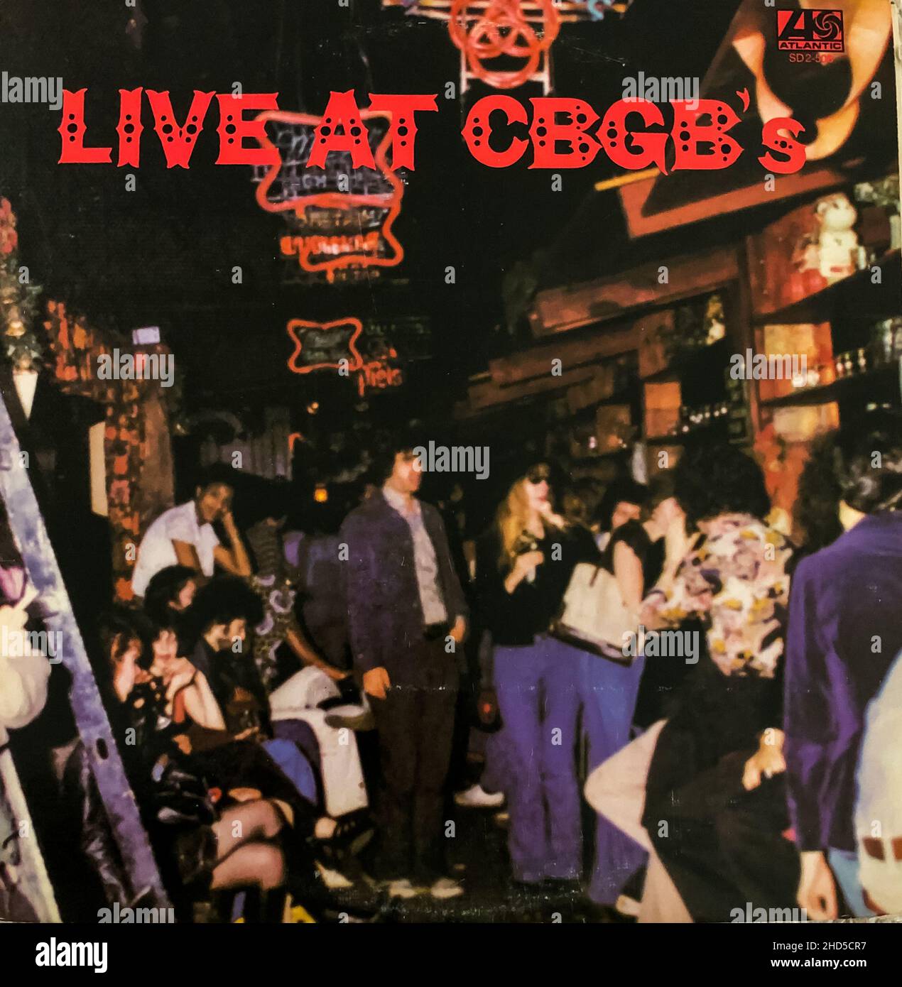 New York, NY, Punk Rock Anthology Album Cover, 'Live at CBGB' punks, CULTURE DE LA JEUNESSE des années 1970, albums de vinyle rock classique, pochettes vintage Banque D'Images