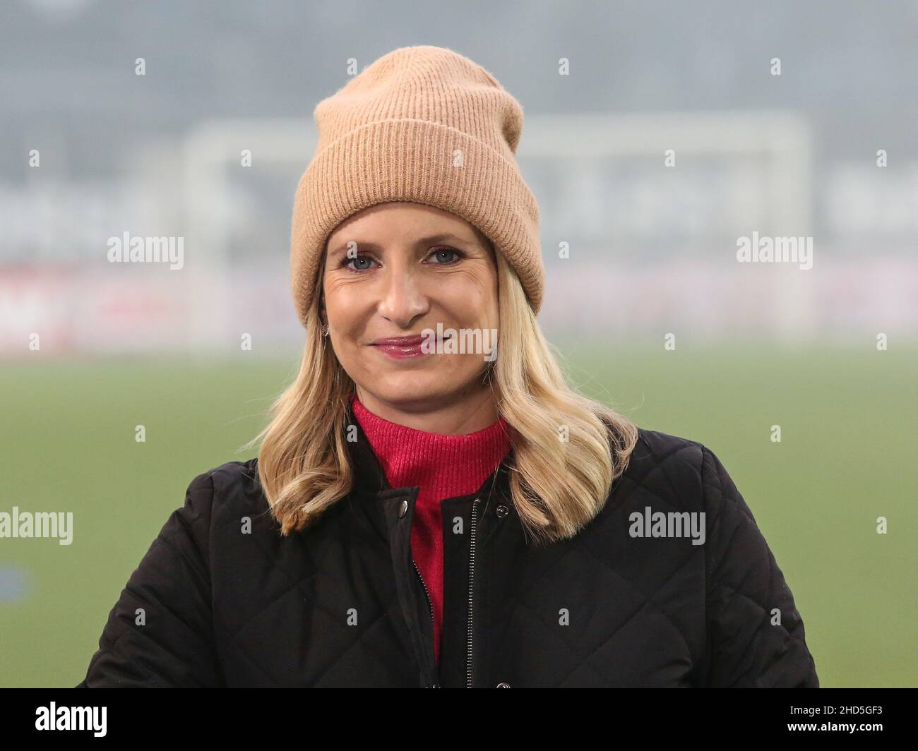 Animateur de télévision Stefanie Blochwitz Soccer 3rd Division 20th saison des rencontres 2021-2022 1.FC Magdeburg vs.SV Waldhof Mannheim 07 Banque D'Images