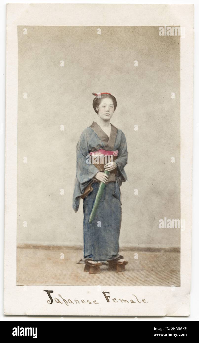 19th Century vintage photographie - 1860's Japon carte de visite attribué à Felix Beato studio: La femme japonaise. Banque D'Images