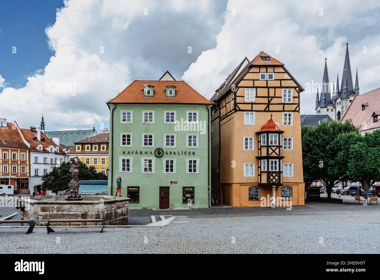 Cheb, République tchèque - 20 août 2021.Ville Eger en Bohême occidentale.place du marché avec des maisons gothiques colorées et la maison Spalicek de 13th Century.Med Banque D'Images