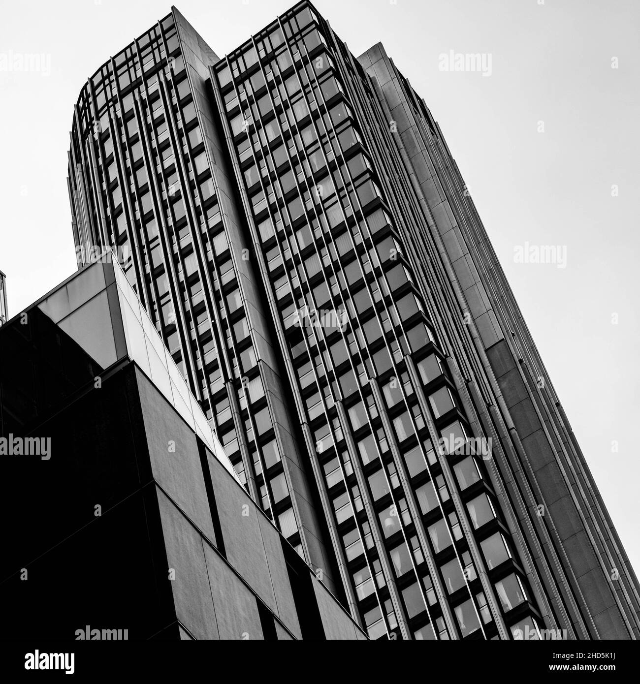 Londres Angleterre Royaume-Uni janvier 02 2022, High Rise Residential Development Southbank Tower London Looking Up Banque D'Images