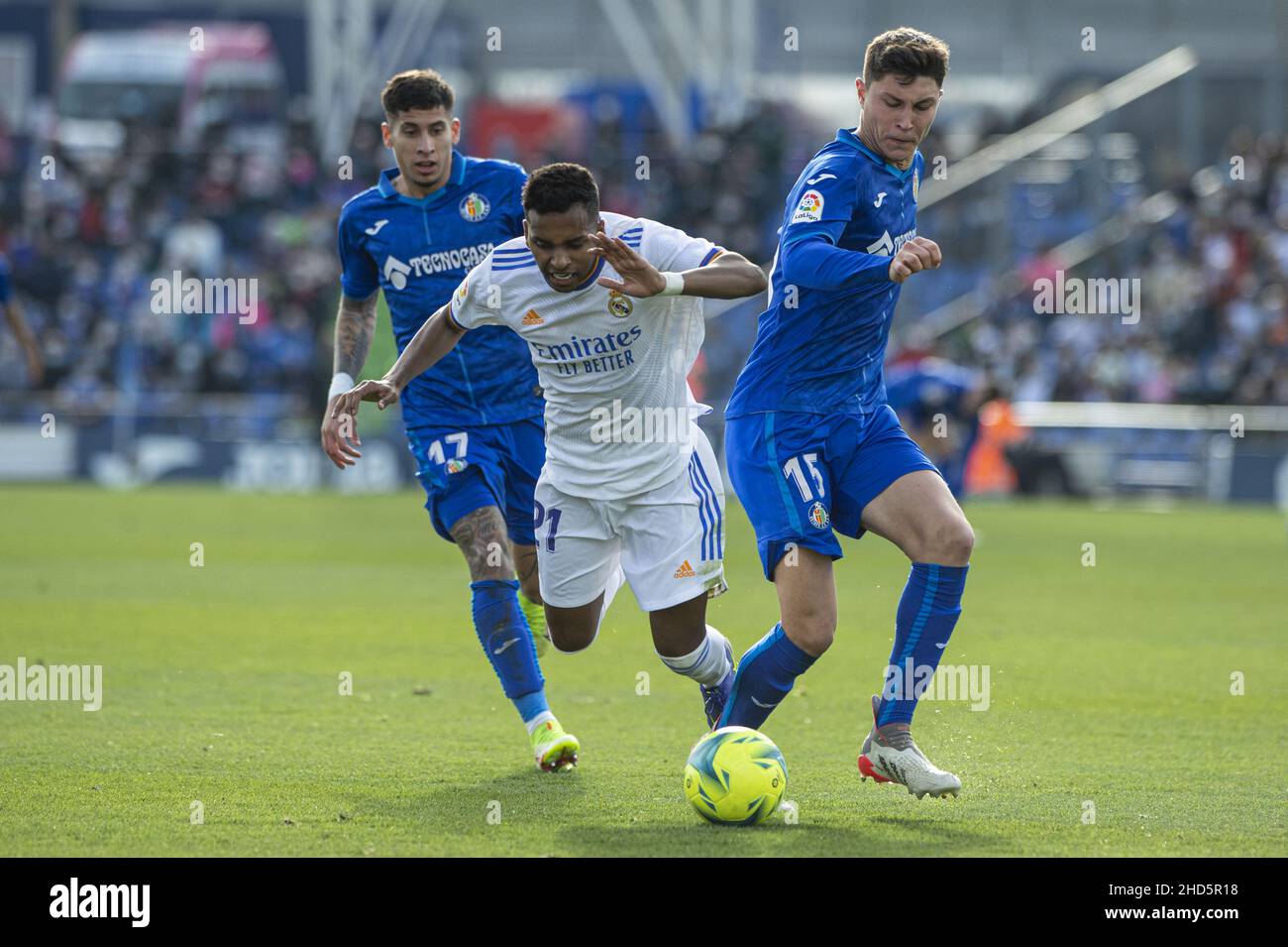 Madrid, Espagne, janvier 2nd 2022: Rodrygo Goes(21) et Jorge Cuenca (15) pendant le match de football entre Getafe CF et Real Madrid CF de la Ligue Santander au Colisée Alfonso Perez Alvaro Medranda/SPP Banque D'Images