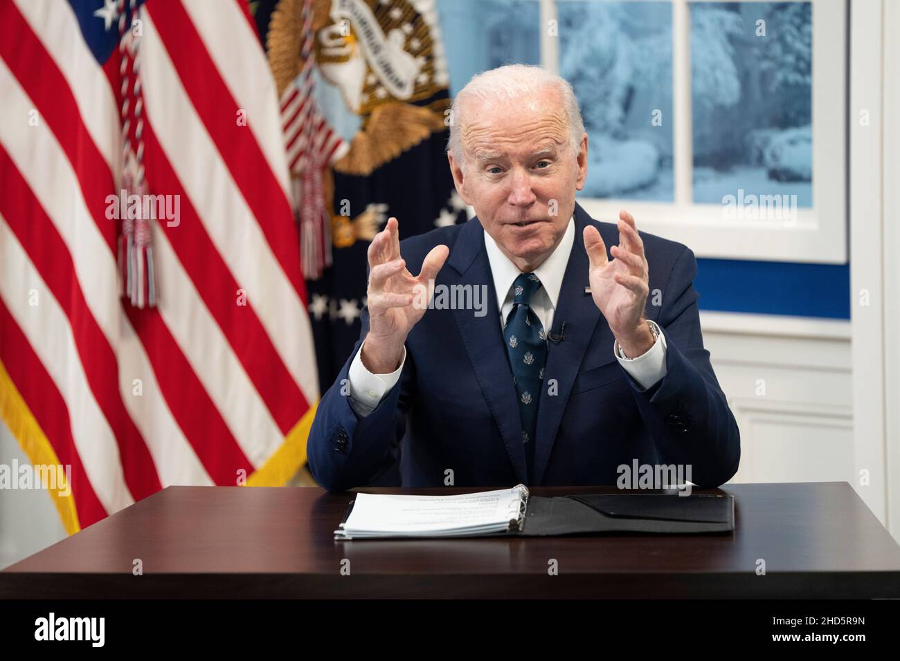 Washington, Vereinigte Staaten.03rd janvier 2021.Le président américain Joe Biden rencontre virtuellement les agriculteurs et les éleveurs pour discuter de son travail Administrations visant à stimuler la concurrence et à réduire les prix dans l'industrie de la transformation de la viande dans le South court Auditorium de la Maison Blanche à Washington, DC, le 3 janvier 2022.Credit: Chris Kleponis/Pool via CNP/dpa/Alay Live News Banque D'Images