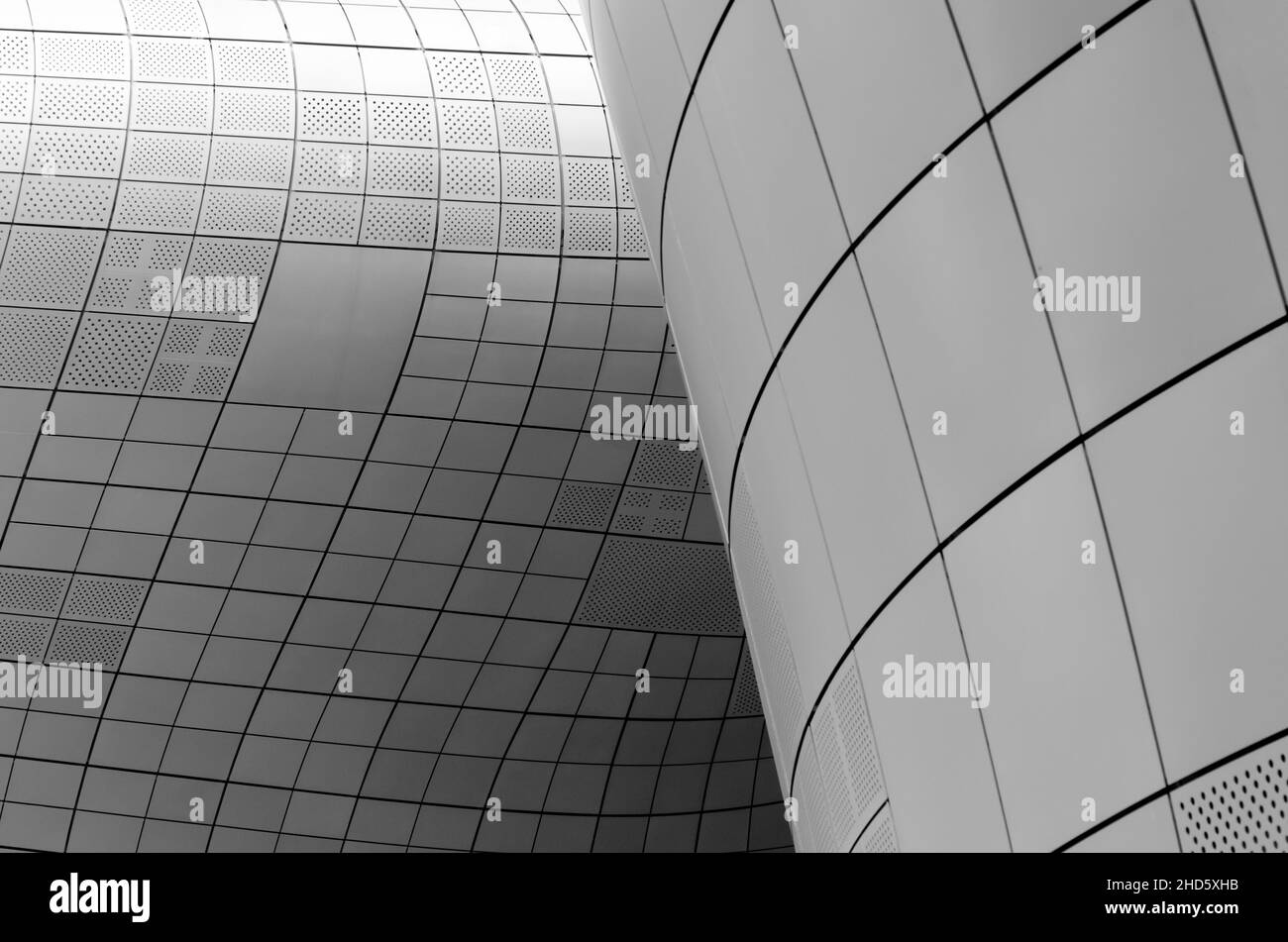 Détails du bâtiment Dongdaemun Design Plaza avec ses lignes et textures modernes Banque D'Images