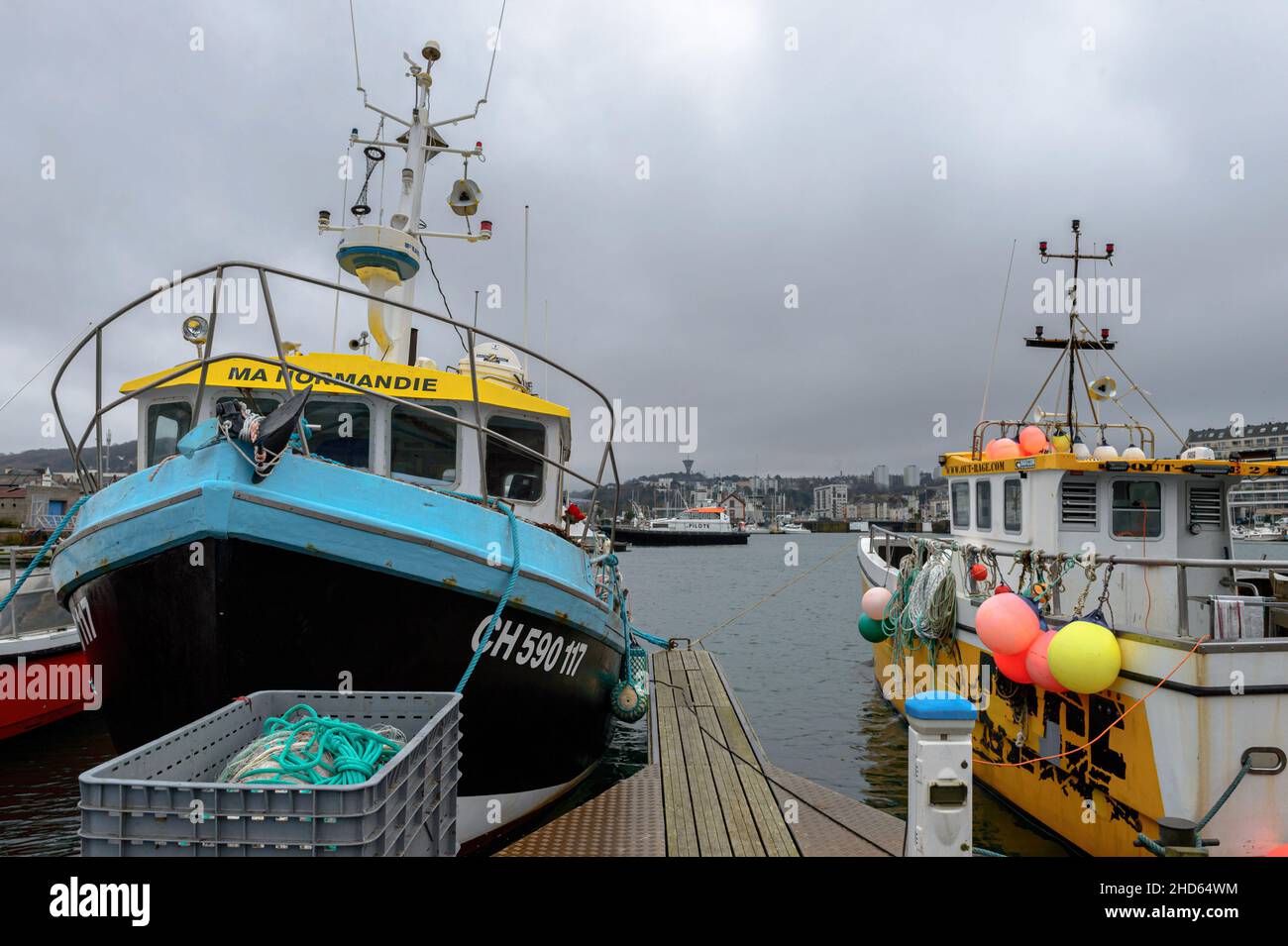 Cherbourg-en-Cotentin, Normandie, France.24th décembre 2021.Les bateaux de  pêche sont amarrés au port de Cherbourg.l'industrie de la pêche dans le  port de Cherbourg (Manche) se prépare pour la première année de la saison